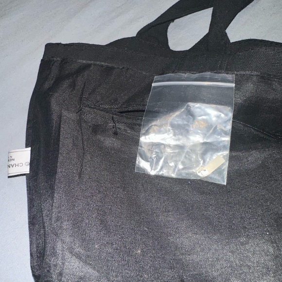 Bags and Ribbon - Picture 9 of 14